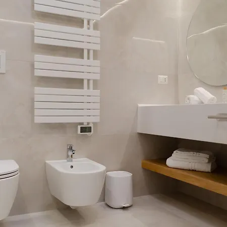 Apulialux - San Lorenzo Luxury Apartment Con Jacuzzi In Centro Brindisi Exterior photo