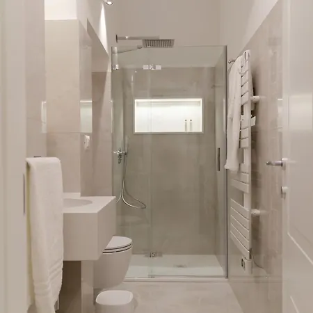 Apulialux - San Lorenzo Luxury Apartment Con Jacuzzi In Centro Brindisi Exterior photo