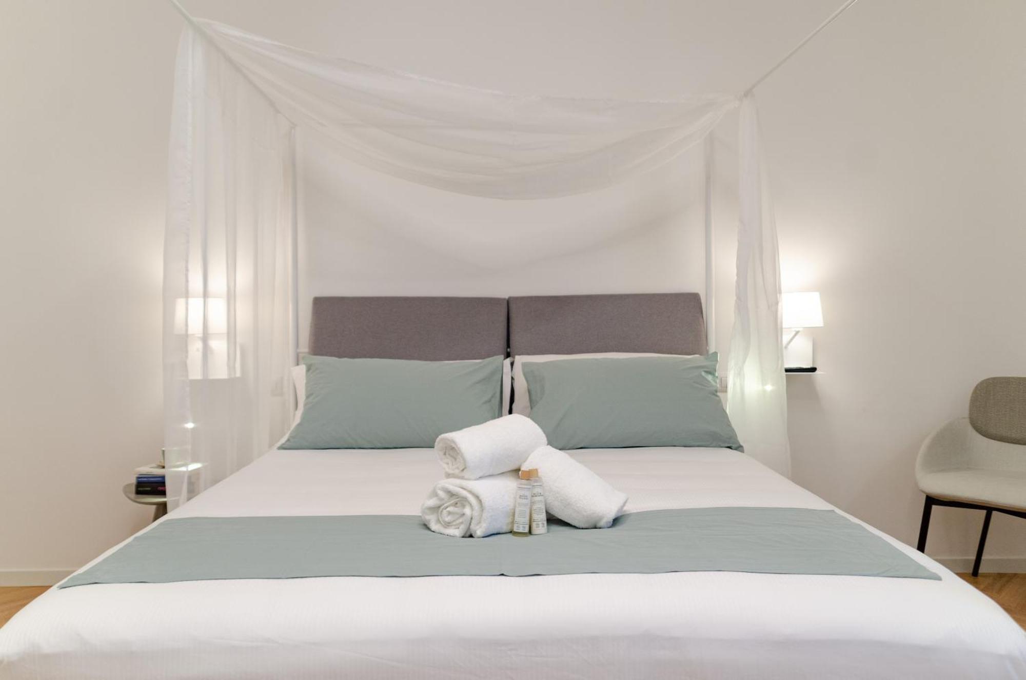 Apulialux - San Lorenzo Luxury Con Jacuzzi In Centro Brindisi