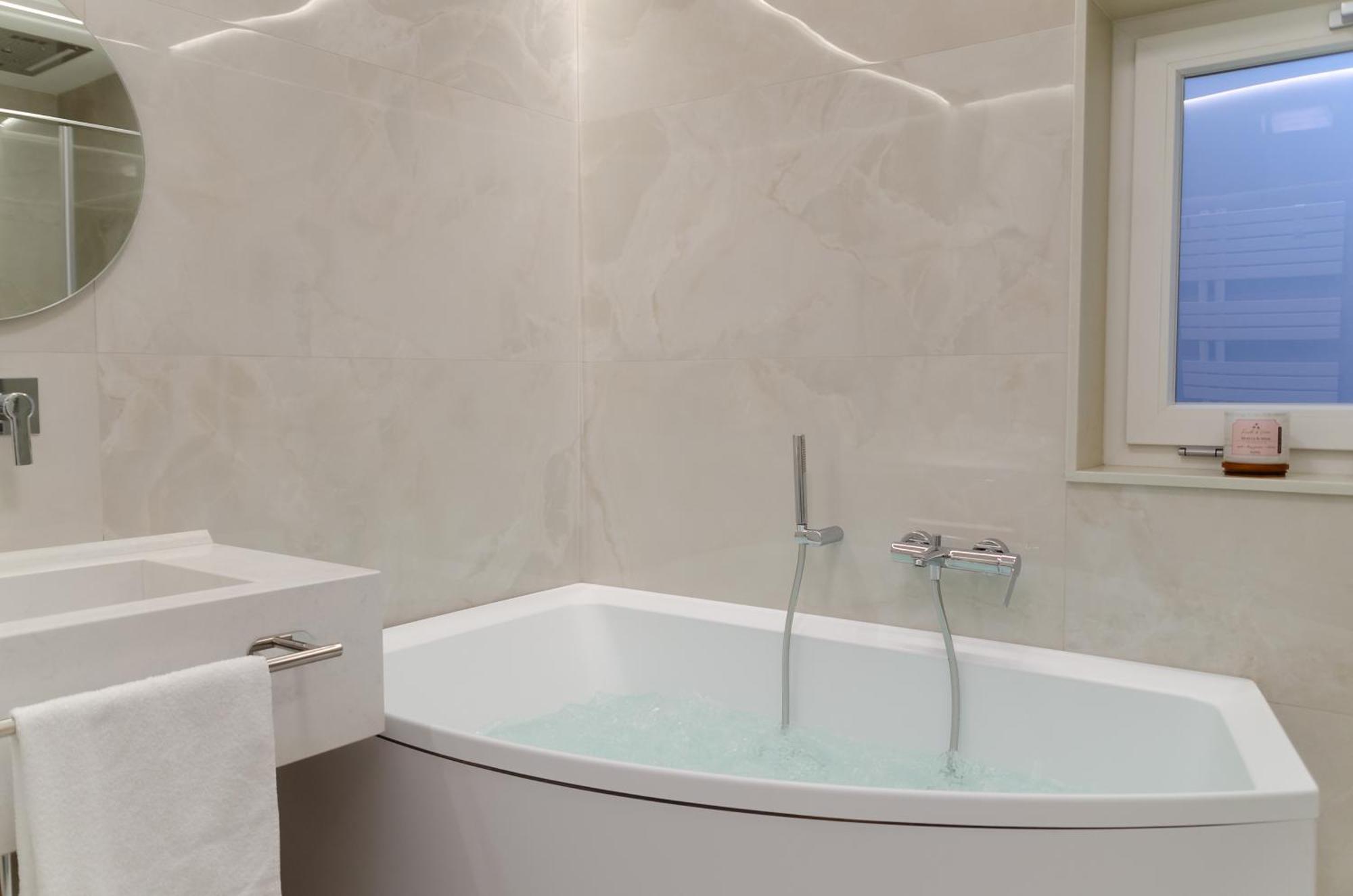 Apulialux - San Lorenzo Luxury Con Jacuzzi In Centro Apartment